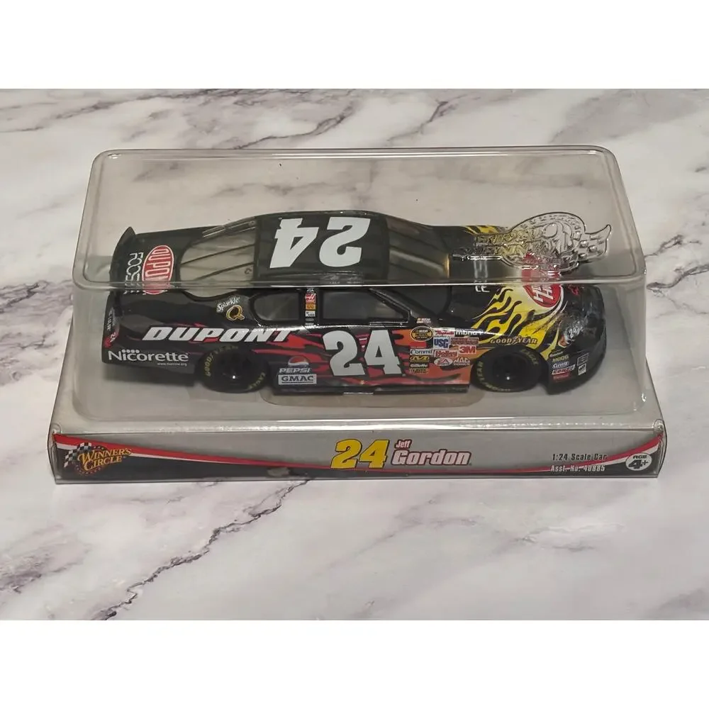 1/24 Jeff Gordon #24 DuPont / Foose Custom Design Hot Hues RCCA 2006 NASCAR Car